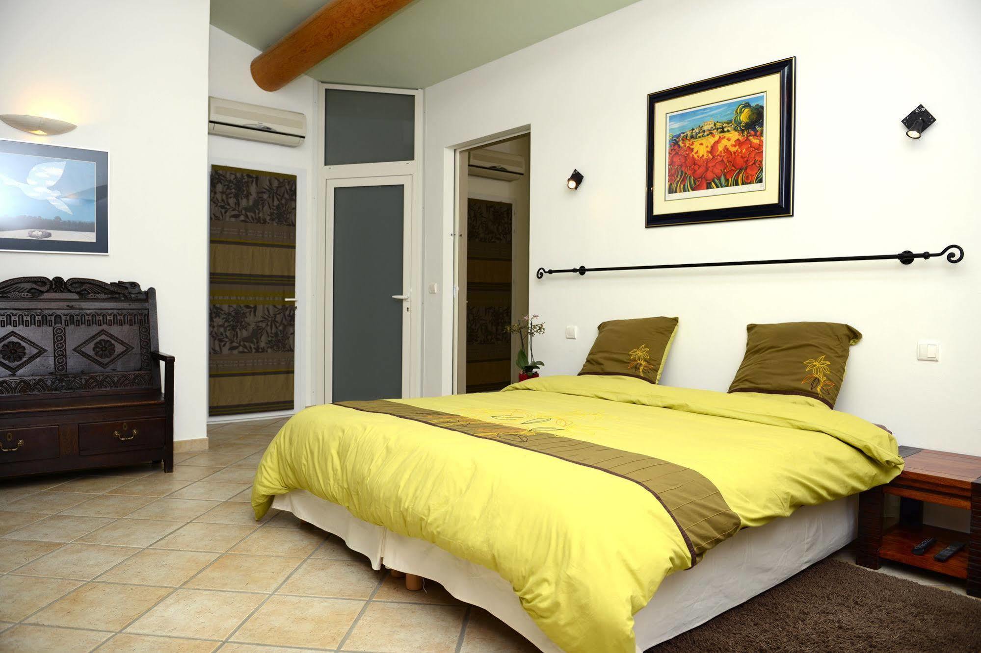 Mas De Carabelle Bed and Breakfast La Roque-Alric Eksteriør billede